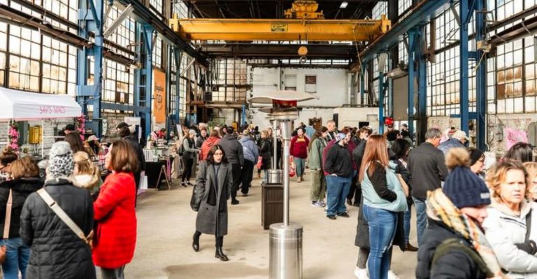 People Drive Across Ohio To Hunt For Incredible Deals At This Massive Flea Market
