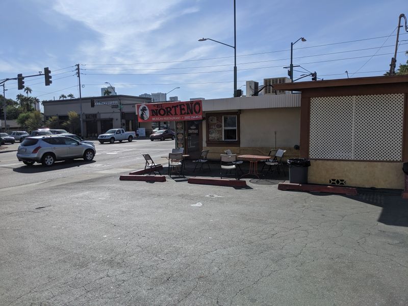 Bare-Bones Counter-Serve Setup With Big Personality