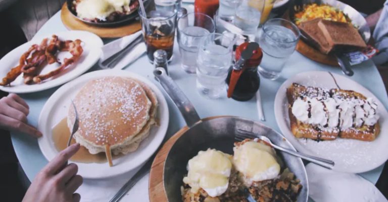 People Drive From All Over Massachusetts Just To Try These Timeless New England Breakfast Spots