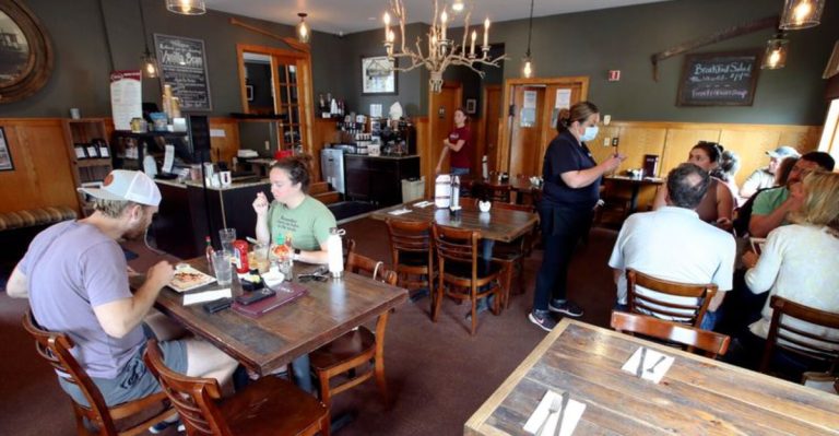 People Drive From All Over Minnesota Just To Try The Pancakes At This Small-Town Diner