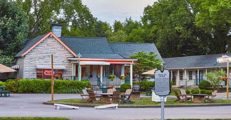 People Drive From All Over Tennessee Just To Eat Breakfast At This Legendary Biscuit House