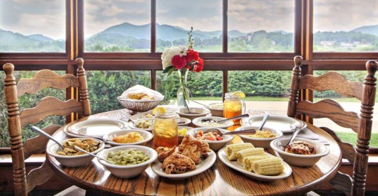 People Leave Atlanta Behind For These Small-Town Georgia Comfort Food Treasures