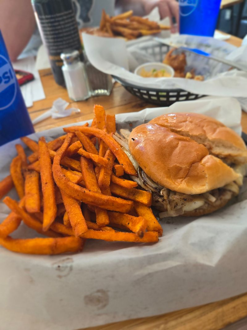 Lodi Tap House, Maple Park