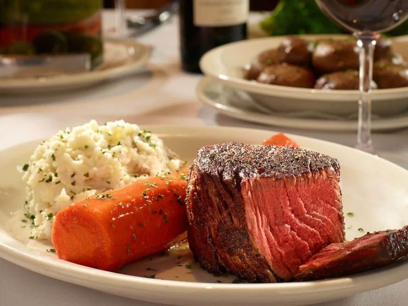 Bob's Steak & Chop House (Tourists Love)