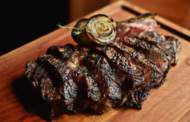 Oak Steakhouse: Modern Excellence With Local Heart