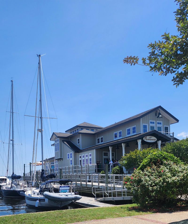 Persimmons Waterfront Restaurant 