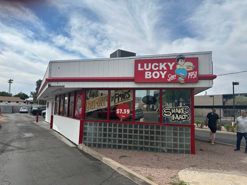 Lucky Boy Burger Shop