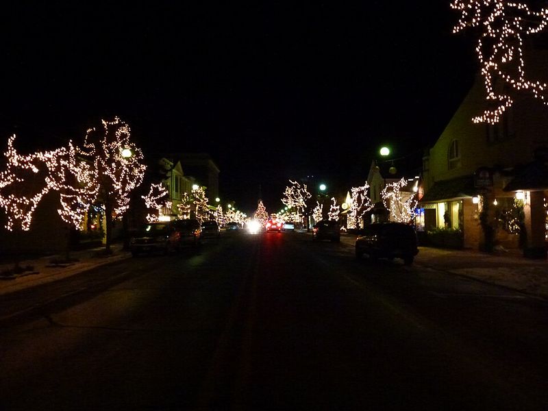 Harbor Springs – Classic Small-Town Tree Lighting