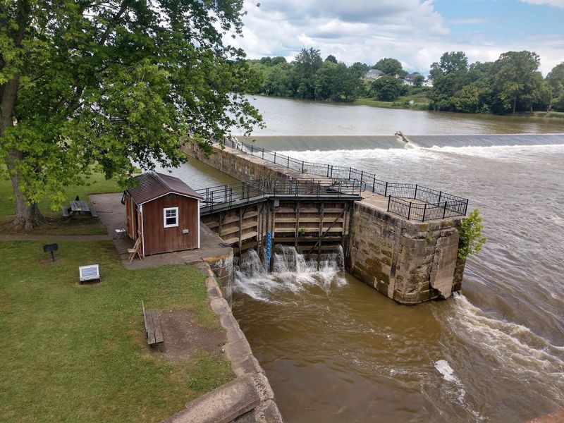 Philo Lock and Dam No. 9, Duncan Falls
