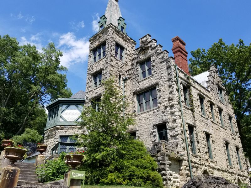 Mac-O-Chee Castle, West Liberty