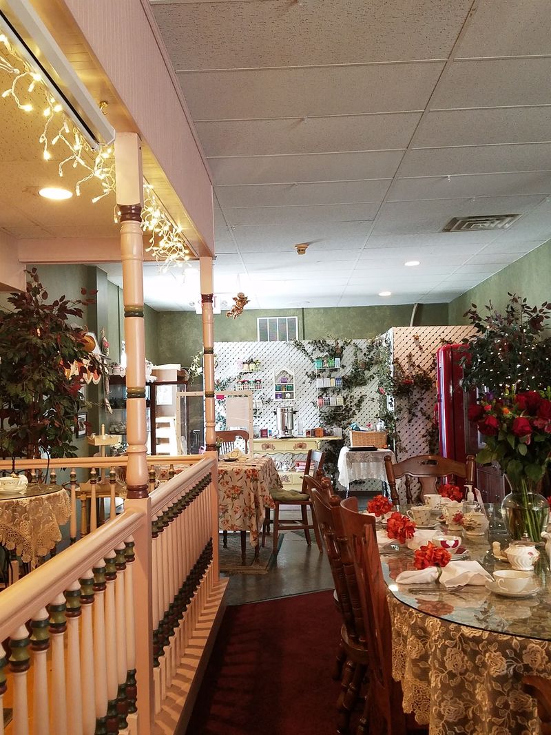 Piccadilly Parlour Victorian Tea Room, Canfield