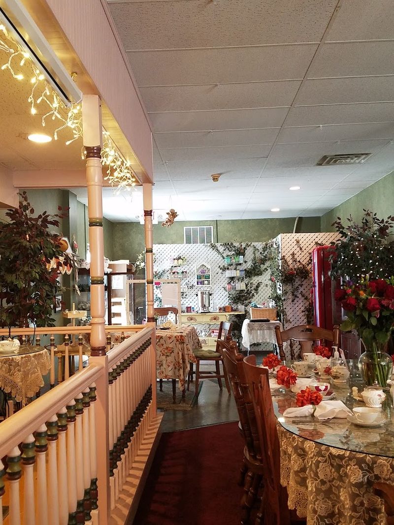 Piccadilly Parlour Victorian Tea Room, Canfield