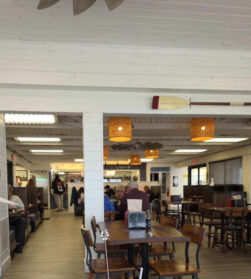 Jolly Roger Seafood House, Port Clinton