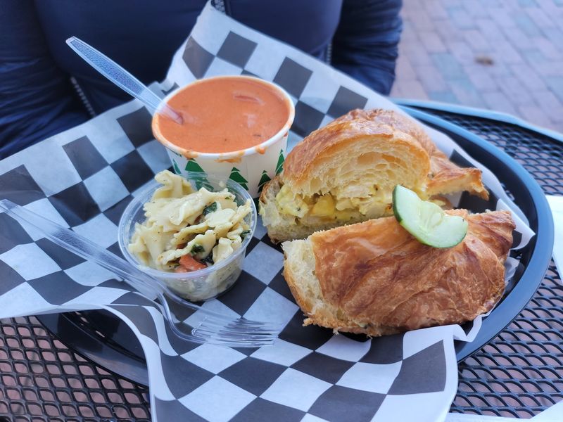 Picnic Cafe And Dessertery