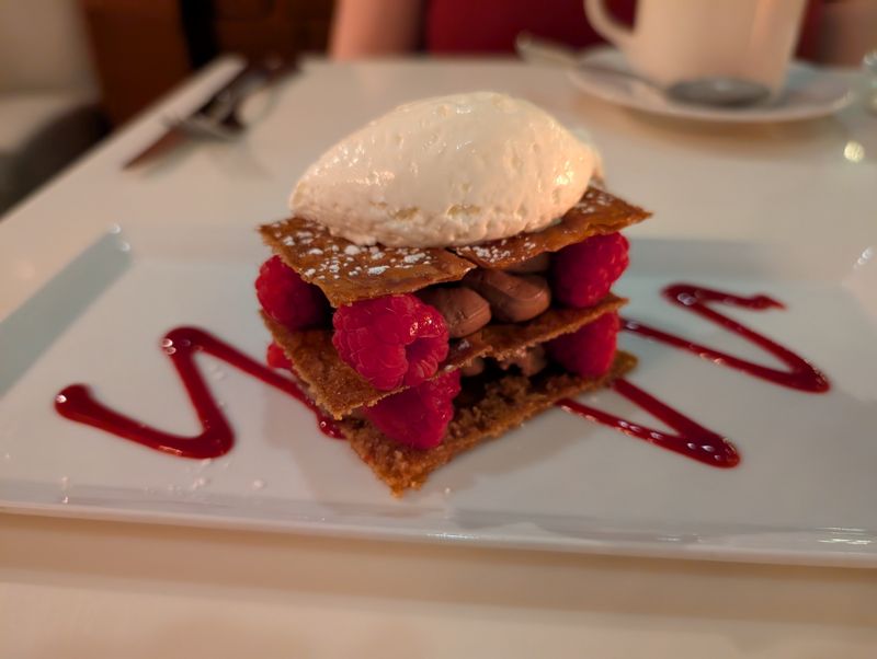 L'Albatros Brasserie + Bar, University Circle