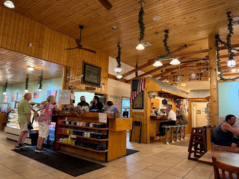 Pine Country Restaurant - Williams