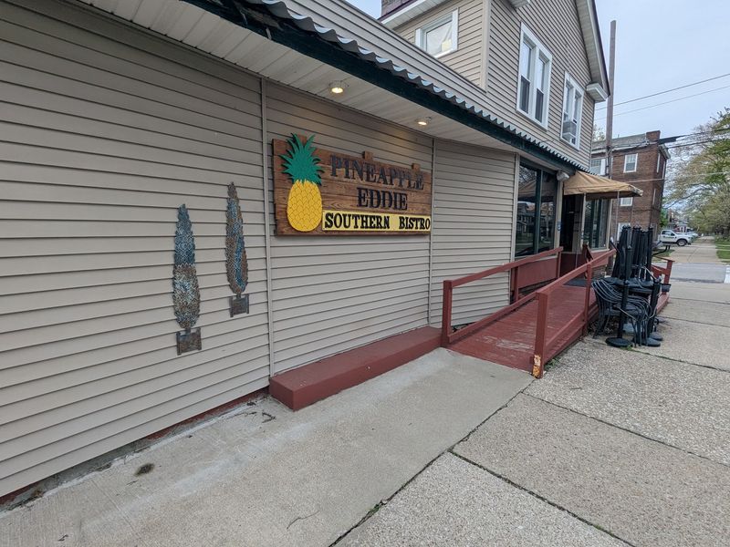 Pineapple Eddie Southern Bistro Adds Some Southern Soul Pineapple Eddie Southern Bistro Adds Some Southern Soul