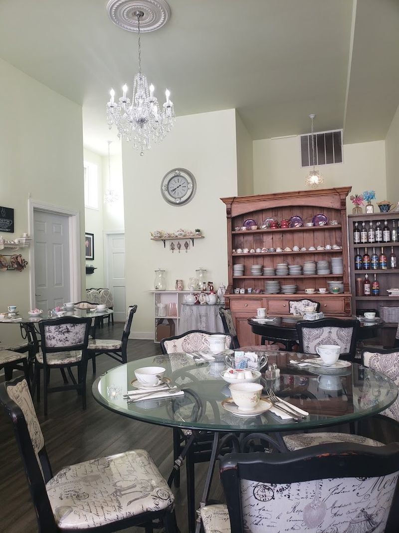 Calla Lily Victorian Tea Room – Aurora