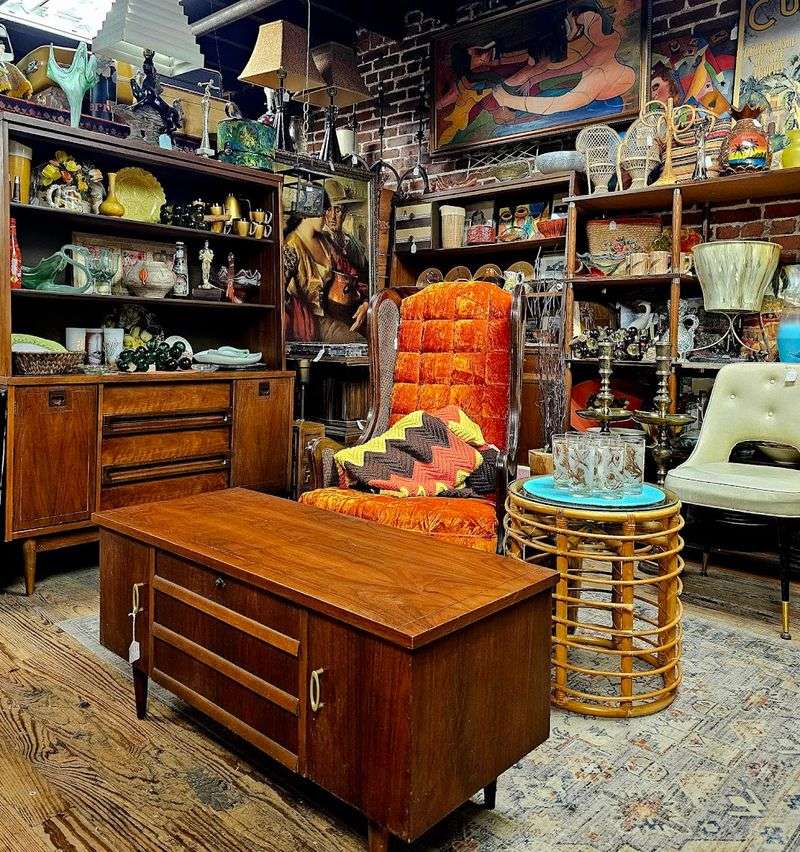 Warehouse Antique Mall, Marion