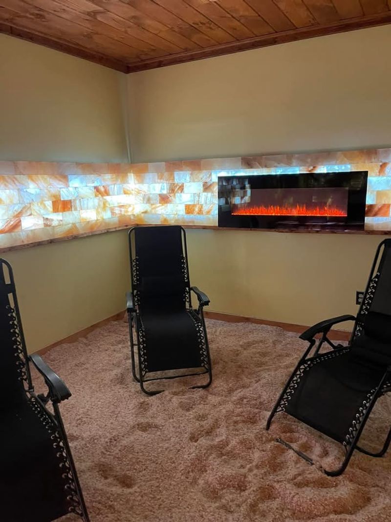 Pink Lounge: Dry Salt Therapy