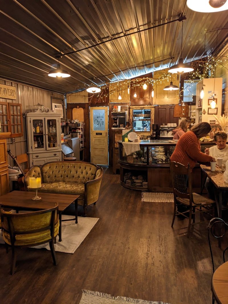 Pipe Creek Mercantile, Peru