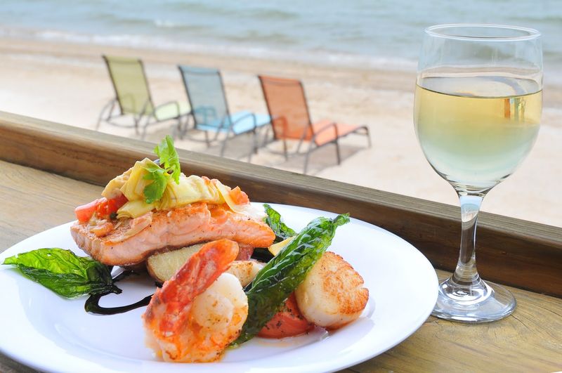 Dock's Beach House Bar & Grille, Port Clinton