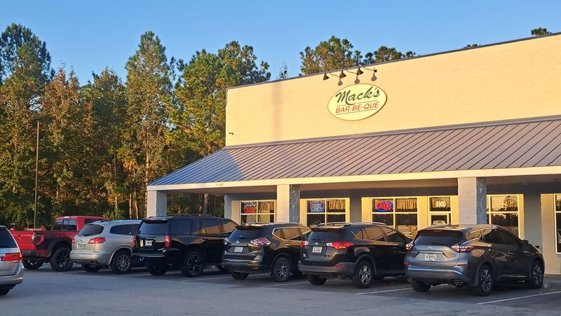 Mack's Bar-Be-Que – Brunswick
