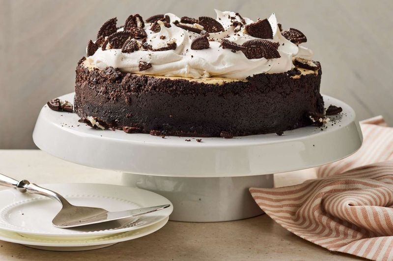 Cookies and Cream Cheesecake Cake