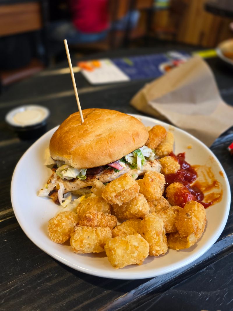 Chicken N Pickle – Wichita