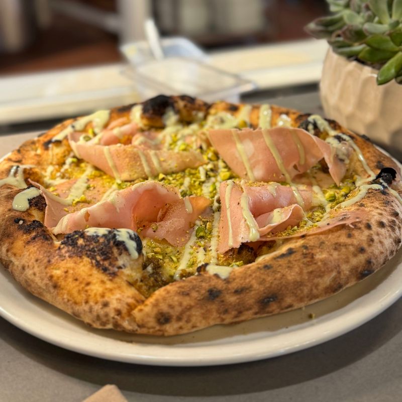 L’Oro Di Napoli, Petaluma