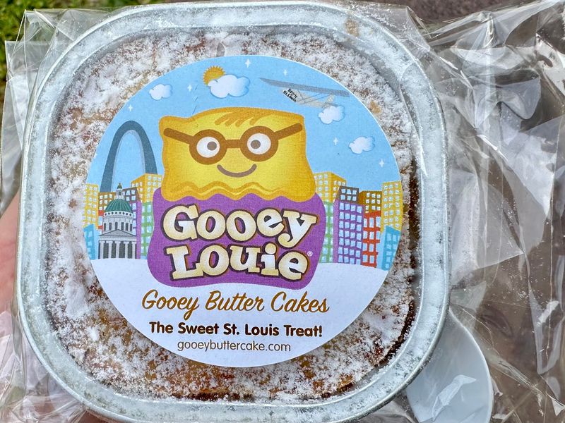 Place the cake in its disputed St. Louis tradition
