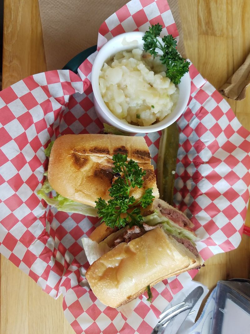 Plan Your Lunch Break Around These Weekday-Only Hours