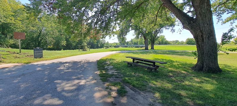 Plan the stop around the nearby picnic area