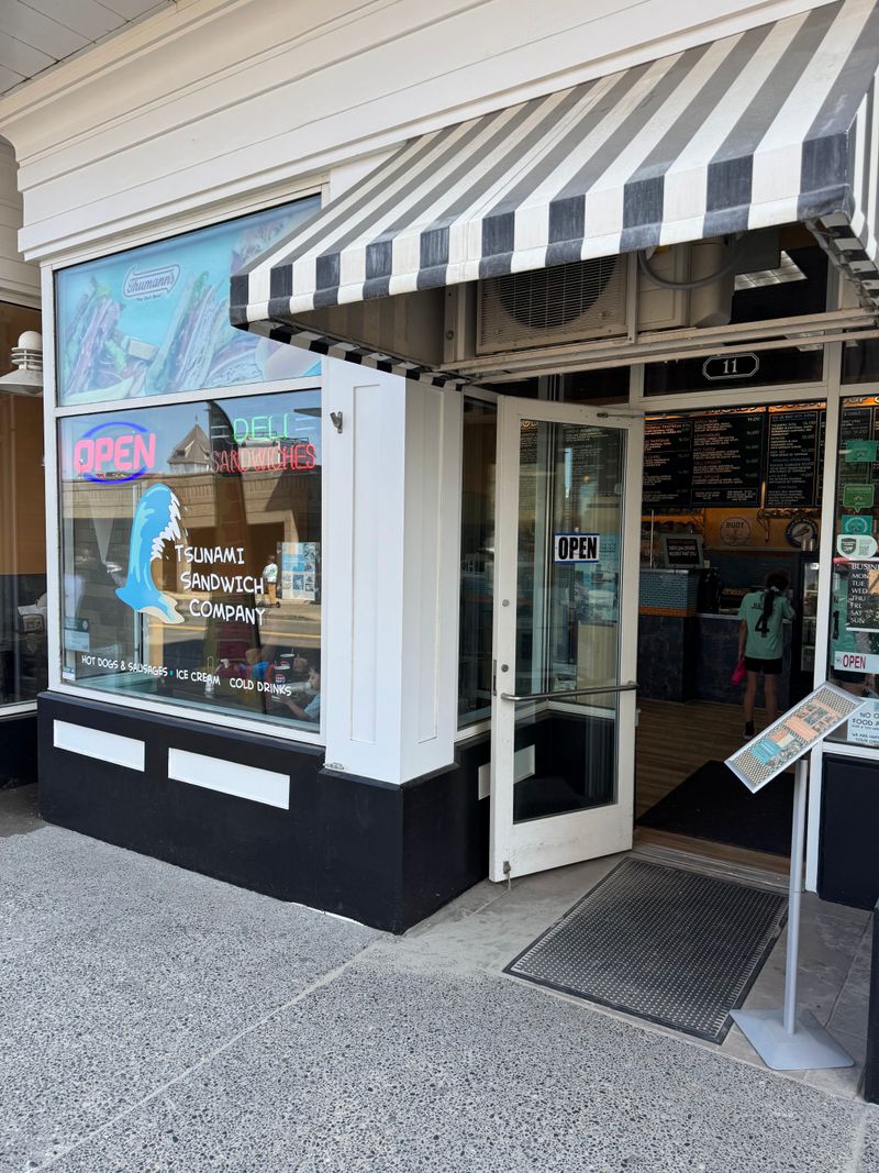 Tsunami Sandwich Company — Seaside