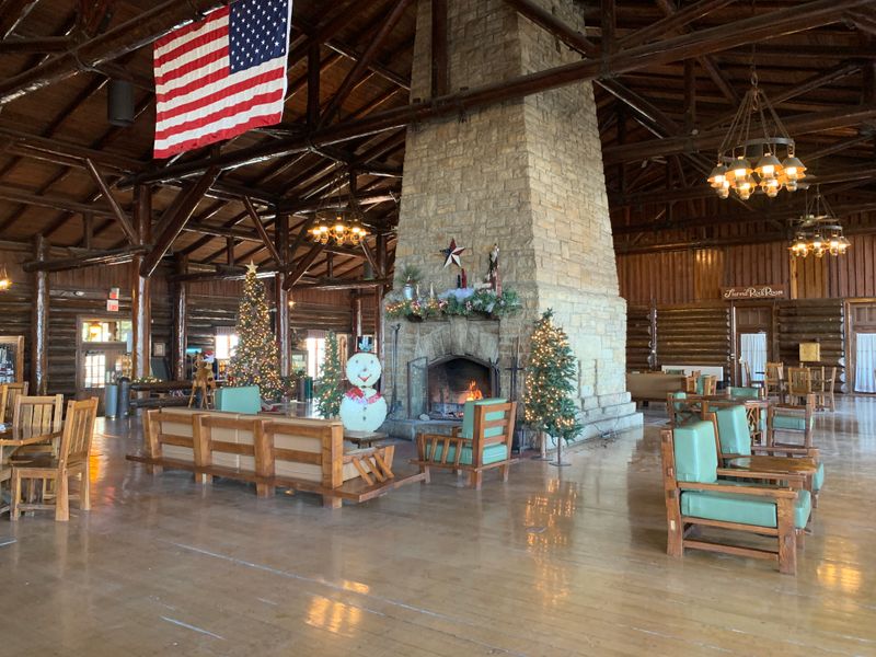 Starved Rock Lodge – Oglesby