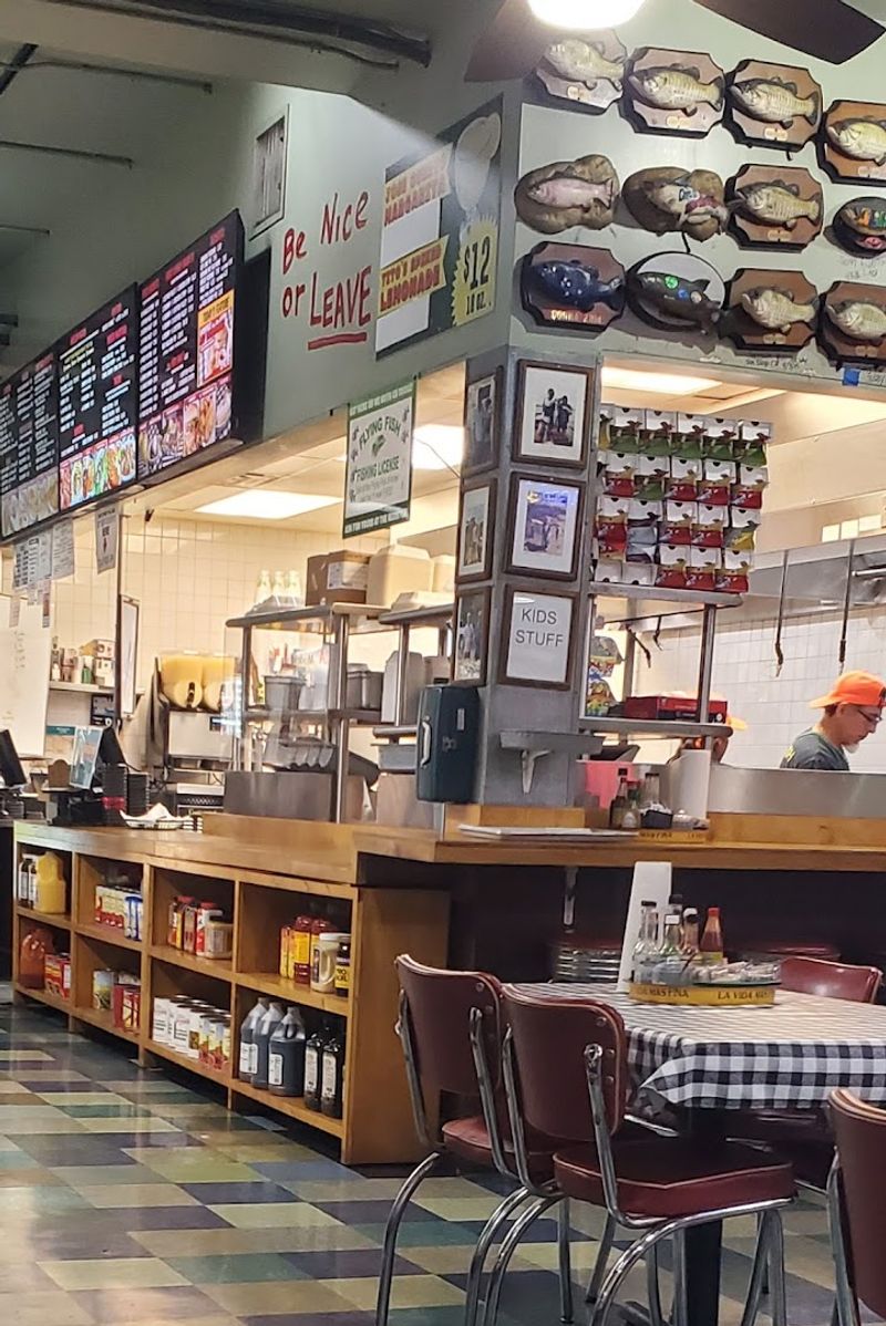 Counter Service Style That Keeps Things Moving