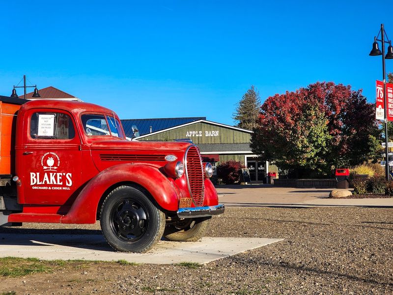 Blake’s Orchard & Cider Mill, Armada