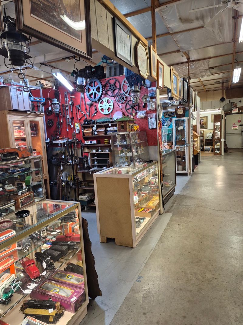 Pocono Peddler's Village Antique Mall, Tannersville