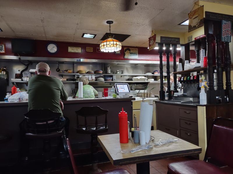 Country Cafe — 605 Murfreesboro Pike, Nashville