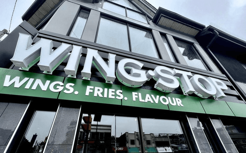 Wingstop: Aviation-Themed Wing Heaven