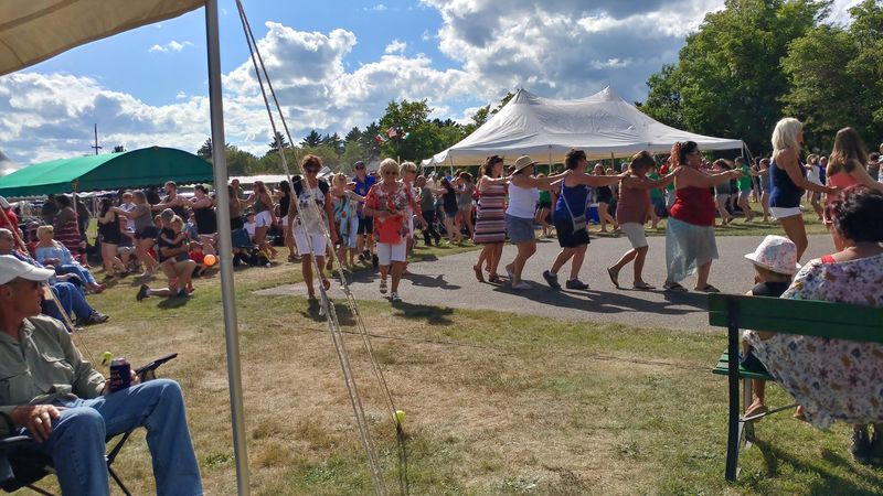 Poplar Street Lets The Picnic Take Over The Park