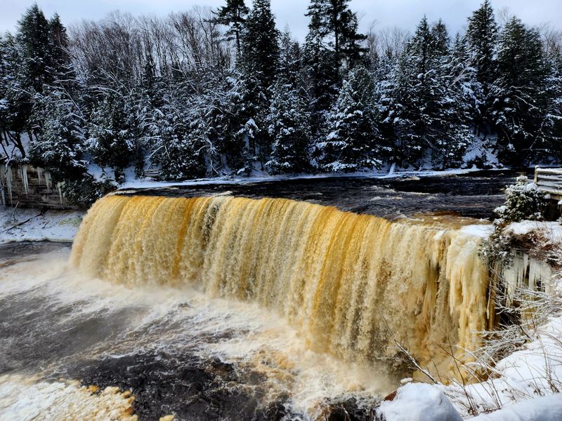 Tahquamenon Falls State Park, Paradise