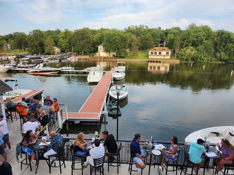 Port Edward Restaurant, Algonquin