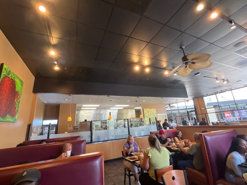 A Modern Diner Atmosphere That Feels Comfortable Instantly