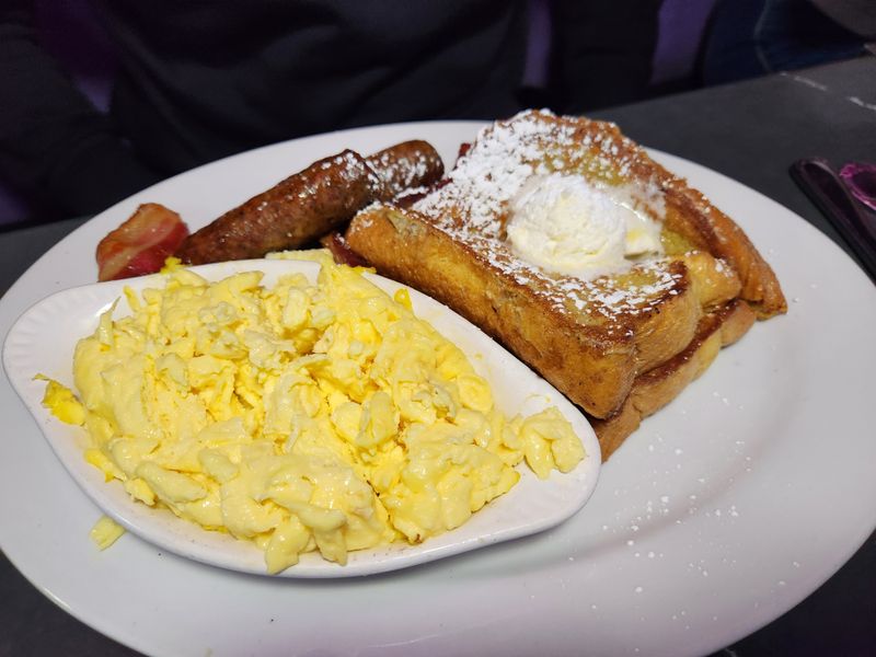 Service With That Classic Vegas Shine