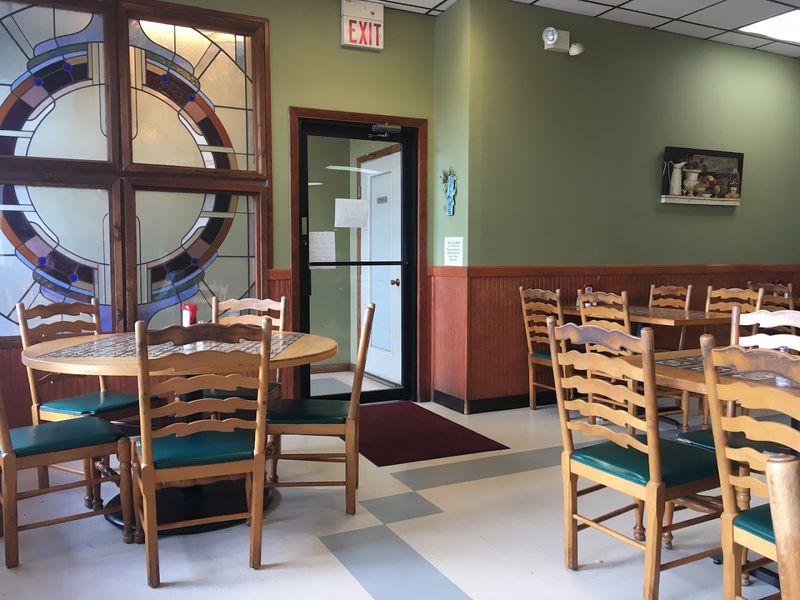 The Atmosphere Inside a 40-Seat Diner