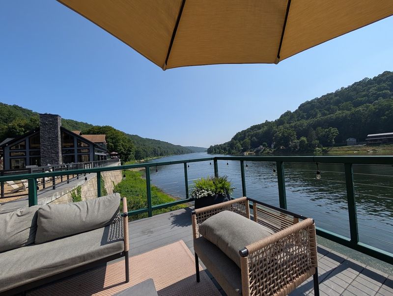 Seasonal Outdoor Dining Experience