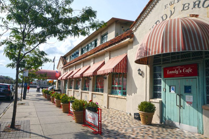 Lundy's: Revived Brooklyn Legend In Sheepshead Bay