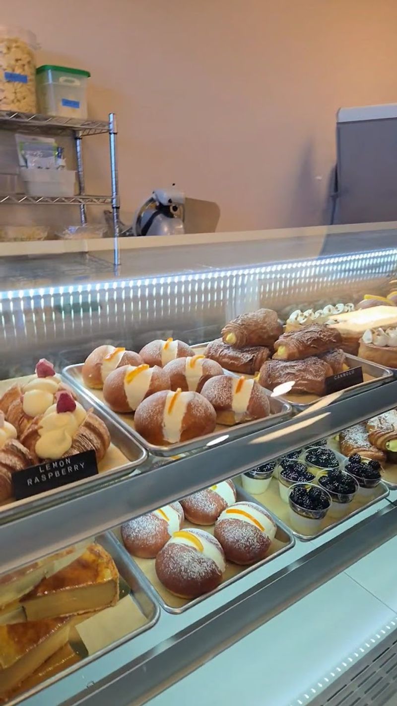 Poulette Bakeshop, Parker