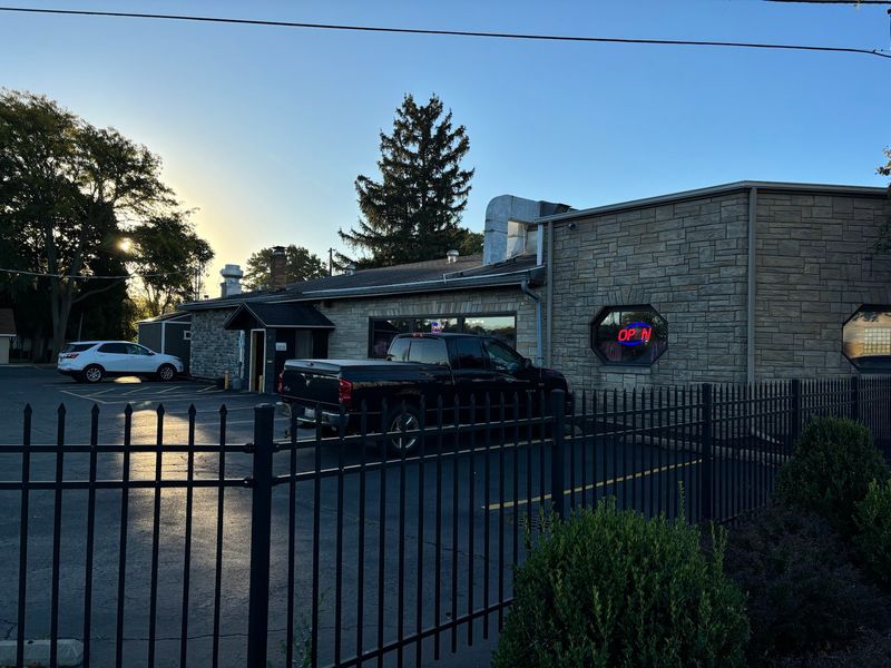 Pour House Restaurant and Bar, Rockford, IL